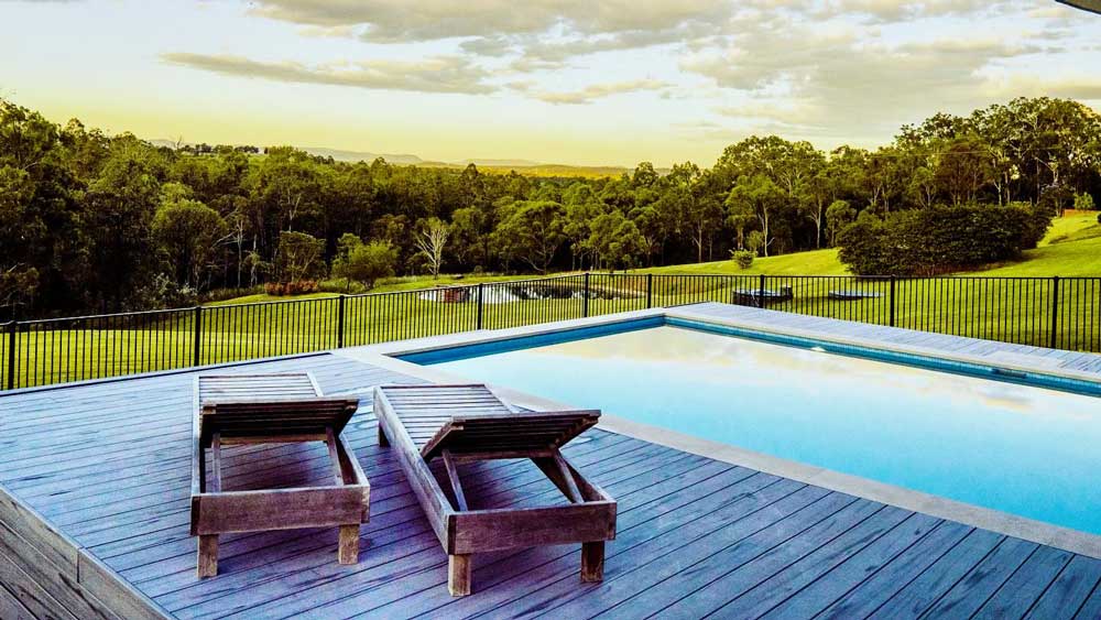 What Materials Are Best For Outdoor Pool Lounge Chairs?
