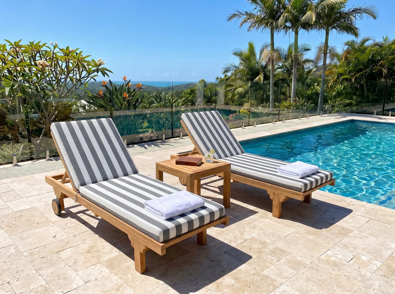 Pool Lounge Traditional